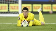 Dibuang Chelsea, Kiper Termahal Dunia Rela Bertahan di Klub Papan Tengah Liga Inggris
