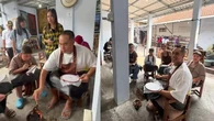 Model Sandal Jepit Nia Ramadhani dan Keluarga saat Liburan ke Yogyakarta