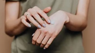 9 Tanda-tanda Tidak Cocok Handbody, Lengkap Penjelasan Penyebabnya