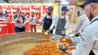 Ada Dakgangjeong Porsi Raksasa di Gandaria City Mall, Gratis Buat Pengunjung Sambil Rayaka...