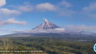 Gunung Semeru Erupsi: Kolom Abu Teramati Setinggi 700 Meter
