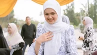 6 Model Gamis Kasual ala Siti Nurhaliza, Simpel dan Nyaman Dipakai Sehari-hari