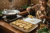 7 Cara Menggoreng Tempe Mendoan agar Tidak Terlalu Berminyak Meski Adonannya Basah