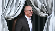 Jeff Bezos Jual Saham Amazon Senilai Rp 11,9 Triliun, Ada Apa?