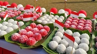 7 Makanan Tradisional yang Cocok Dijual di Momen 17 Agustusan, Klepon Merah-Putih Bisa Jad...
