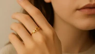 10 Model Cincin Emas yang Terlihat Simpel Tapi Bikin Tangan Terlihat Cantik, Koleksi Terba...