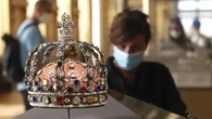 Perampok Museum Louvre Tak Usik Berlian Terkutuk Marie Antoinette Seharga Hampir Rp 1 Tril...