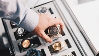 6 Desain Jam Tangan Islami dengan Ornamen Emas, Keanggunan yang Memancarkan Spiritualitas