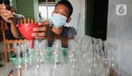 FOTO: Manfaatkan PPKM, Pelajar Ini Raup Keuntungan dari Bisnis Rumahan