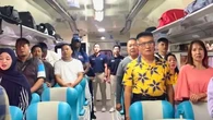 Penumpang KAI di Sumut Diajak Nyanyikan Indonesia Raya, Bangkitkan Nasionalisme di Momen H...