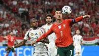 Cristiano Ronaldo Janjikan Jersey untuk Dominik Szoboszlai, dari Fans Cilik jadi Lawan Kap...