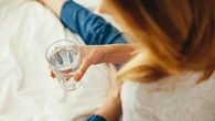 Ingin Buang Air Besar Lebih Mudah di Pagi Hari? Coba Minum Air Putih Sebelum Tidur