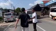 Viral Sopir Innova di Tuban Halangi Dua Mobil Ambulans Bawa Penumpang Kritis