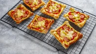 Cara Membuat Pizza Mini Roti Tawar Isi Sosis, Autentik dan Lezat