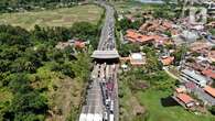 Pelabuhan Merak Ramai, Polisi Buka Tutup Jalan di Cikuasa Atas