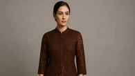 7 Model Kemeja Batik Brokat Cokelat untuk Gaya Formal Minimalis, Elegan dan Anggun Sepanja...