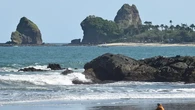 Pesona Pantai Watu Ulo, Wisata Alam Cantik di Jember
