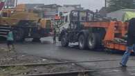 Truk Crane Nyangkut di Rel, KRL Bekasi Terlambat 20 Menit