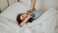 Mengapa Sering Terbangun dari Tidur di Tengah Malam? Ketahui 6 Penyebabnya