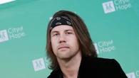Vokalis Band Rock Caleb Shomo Akui Dirinya Penyuka Sesama Jenis, Reaksi Istrinya Begitu Pi...