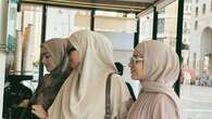 7 Potret Erica Putri Jalani Umrah dengan Sahabat, Fokus Ibadah dan Nikmati Quality Time