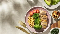 Mengintip Warung Makanan Diet Bu Roby, Destinasi Kuliner Sehat Ala Kaki Lima di Surabaya
