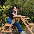 Pilihan Sandal Jepit Ayu Ting Ting di Berbagai Momen, saat Potong Daging Kurban Curi Perha...