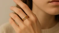 6 Tips Memakai Cincin Bertumpuk untuk Jari Kecil agar Terlihat Elegan & Stylish