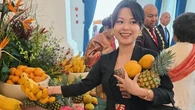 6 Potret Gustika Cucu Bung Hatta, Curi Perhatian Pakai Batik Slobog di HUT RI
