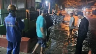 Sampah Sebabkan Banjir di Kota Batu, Motor Terseret Arus hingga Masuk Drainase
