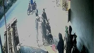 CCTV Rekam Detik-Detik Pedagang Kue di Bandar Lampung Lawan Begal Bersenpi