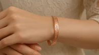10 Tips Pilih Gelang Emas Rose Gold Supaya Kulit Gelap Terlihat Lebih Cerah, Jangan Sampai...