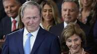 Ekspresi Lucu George W Bush di Pelantikan Donald Trump, Dianggap Warganet Mirip Bocil