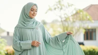 Inspirasi Warna Busana Muslimah 2025: Kombinasi Netral, Hijau Sage dan Pastel