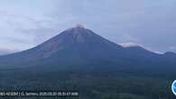 Gunung Semeru Alami 51 Kali Erupsi dalam Periode 24 Jam, Tinggi Letusan 400 Meter