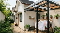 5 Model Kanopi Samping Rumah untuk Area Jemur yang Teduh dan Tetap Estetik
