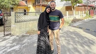 5 Gaya Sederhana Hijab Look Shireen Sungkar saat Pulang Kampung ke Aceh