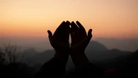 Doa Memasuki Bulan Rajab Seperti yang Pernah Dipanjatkan Rasulullah SAW, Ini Lafal dan Art...