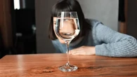 Minum Terlalu Banyak Bisa Picu Kekurangan Natrium