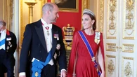 Kate Middleton Bersinar dengan Tiara Favorit Putri Diana Saat Jamu Presiden Prancis