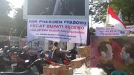 Jelang Demo Besar-besaran, Spanduk 'Pecat Sudewo' Terpampang Depan Kantor Bupati Pati
