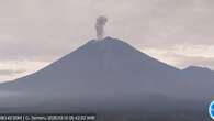 Gunung Semeru 5 Kali Erupsi, Tinggi Letusan Capai 900 Meter