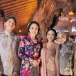 Model Blouse Motif Bunga ala Aurelie Hermansyah, Gaya Kasual yang Elegan Cocok untuk Usia ...
