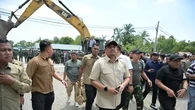 Kronologi Pelemparan Batu ke Arah Alat Berat Saat Bobby Nasution Bongkar Diskotek Sarang N...