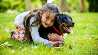 Tak Hanya Menggemaskan, Ini Manfaat Memelihara Anjing bagi Anak