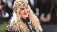 Madonna Bawa Chef Pribadi Saat Naik Pesawat, Makan Sushi dalam Penerbangan LA - Inggris