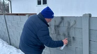 Covering up racist or antisemitic graffiti too fast can impede investigations, police warn