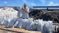 French River, Ont., mayor says community bracing for more flooding, province sends volunteers to help sandbag