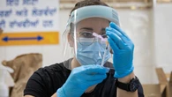 Ontario sees 370 new COVID-19 cases, 2nd straight day of more than 200,000 vaccine shots