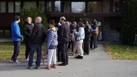 Hundreds line up at Kanata health clinic for chance at a new doctor